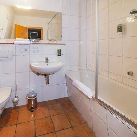 Hotel Erbenhof 3*