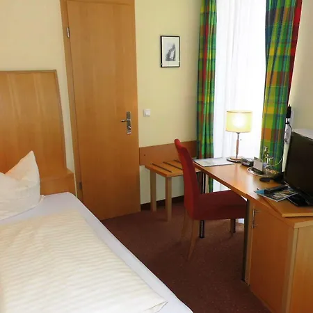 Hotel Erbenhof 3*